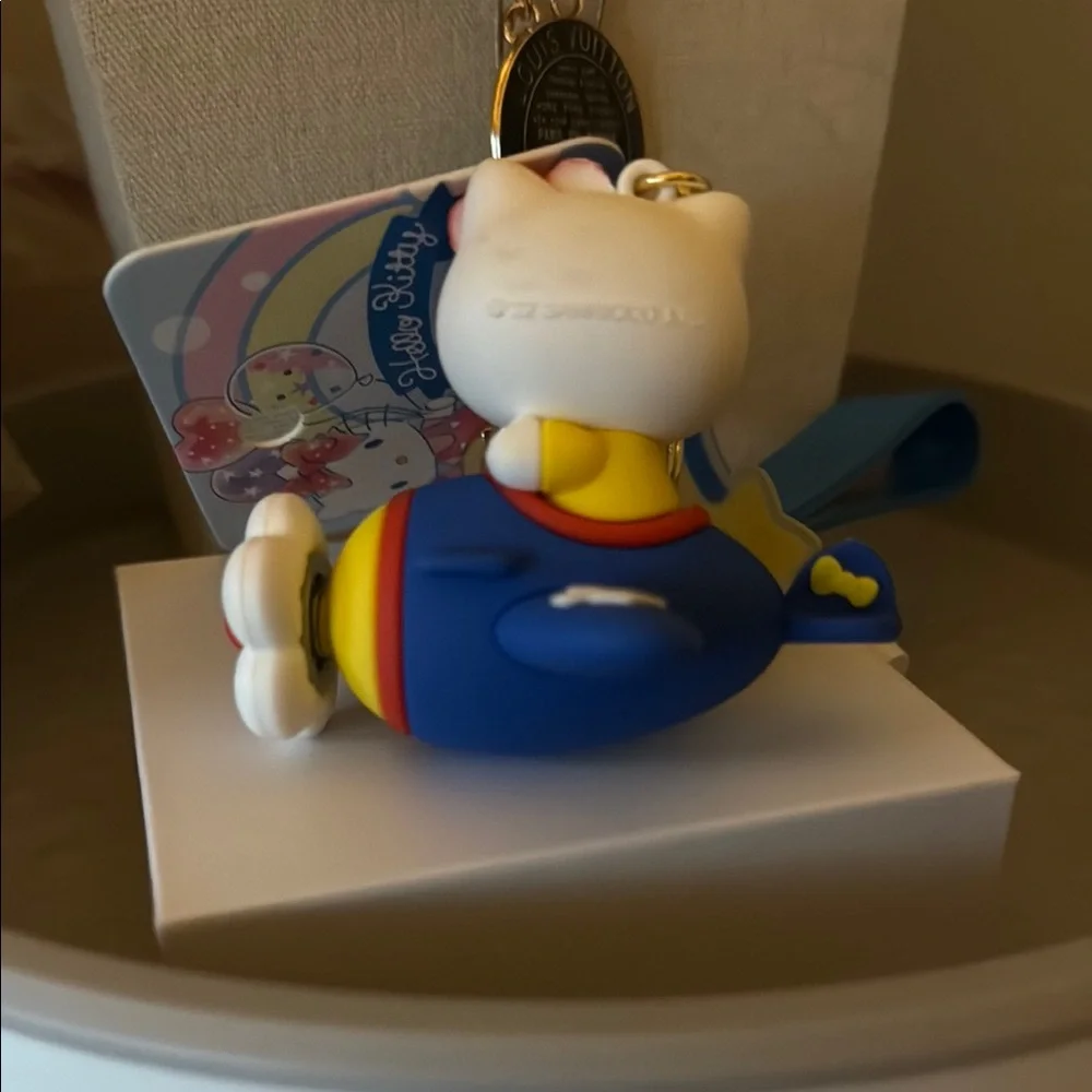Hello Kitty Blue and Yellow Key Holder - Picture 2 of 5